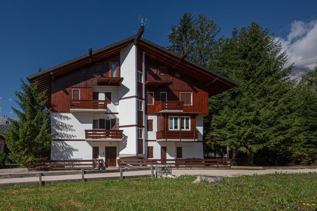 Cortina-House Apartment Cortina d'Ampezzo Bagian luar foto