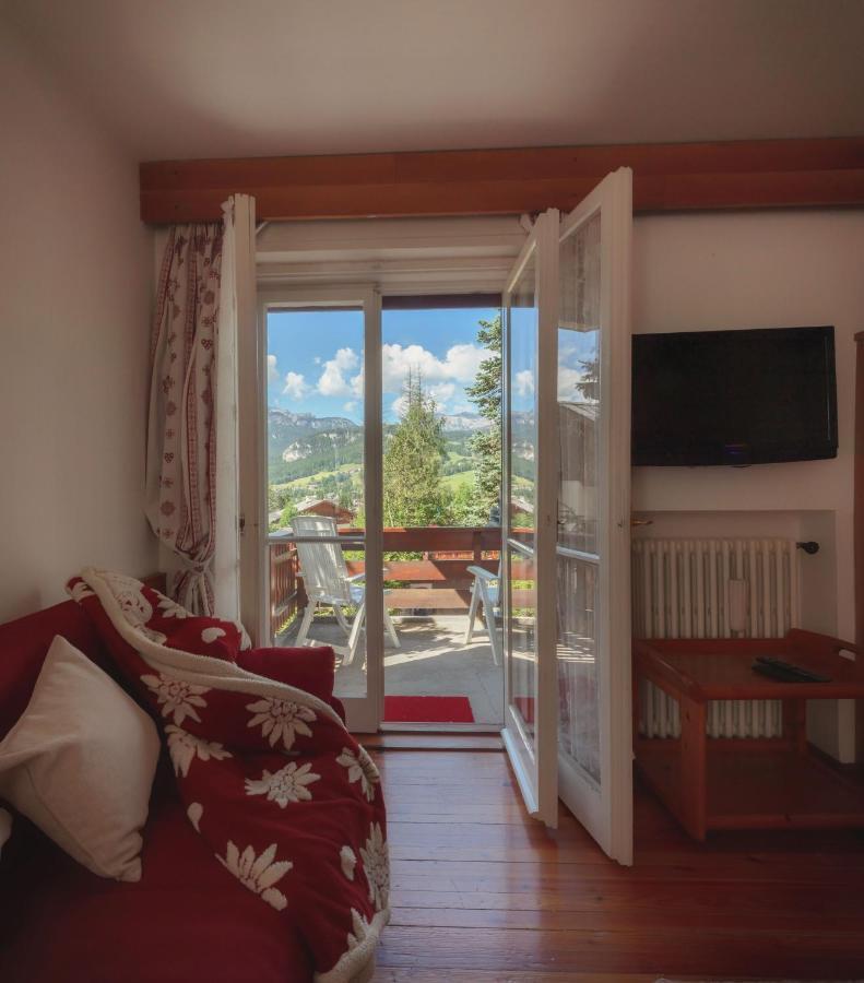 Cortina-House Apartment Cortina d'Ampezzo Bagian luar foto